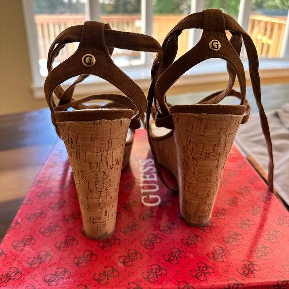 Guess Wedge - Picture 2 of 5
